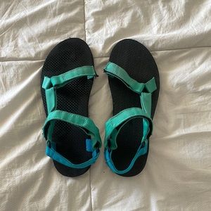 adorable blue and green tevas